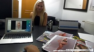Вбивча темноволоса з порно українське вродженими мішками веселощів ганяє чоловічу палицю, поки вона не бризкає - 2022-04-07 01:33:54